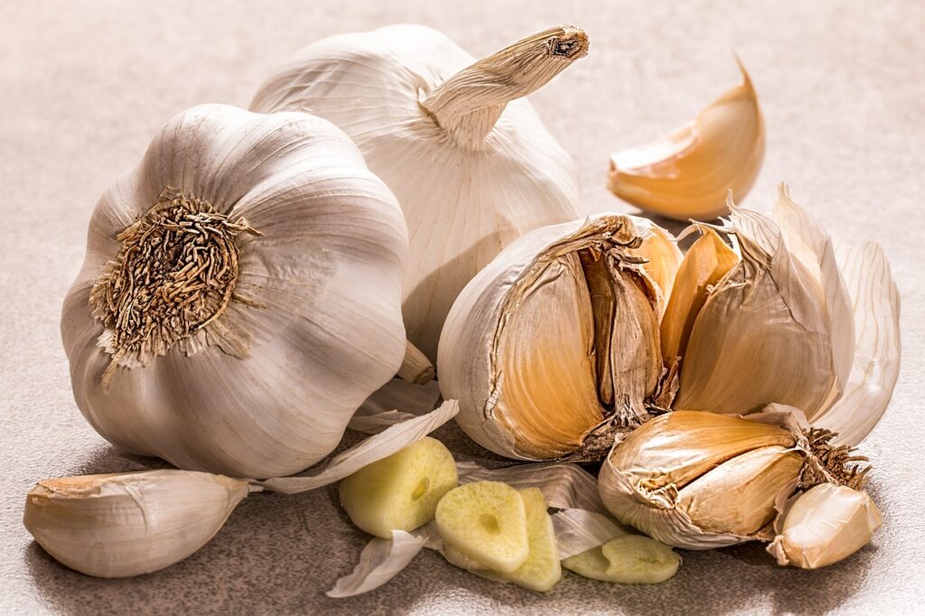 Use garlic to get rid of spiders without using chemicals.